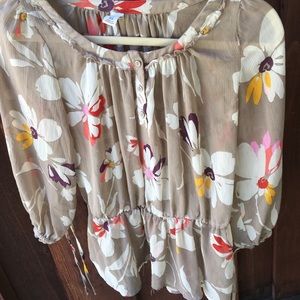 Floral top that is cute to wear during spring!